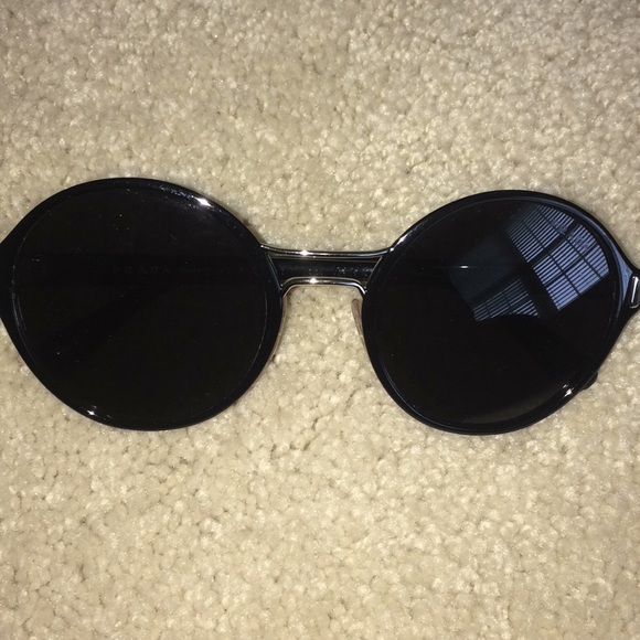 Real Prada sunglasses barely used. - Picture 1 of 3